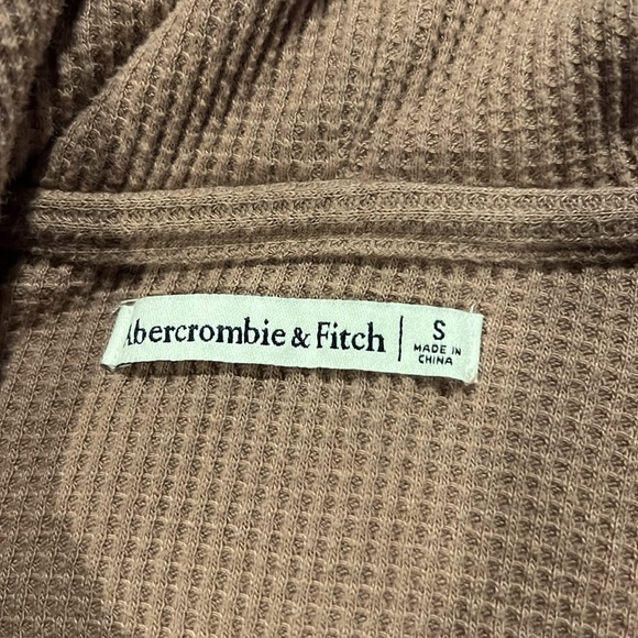 Abercrombie & Fitch Cropped Zip Up - Picture 3 of 6